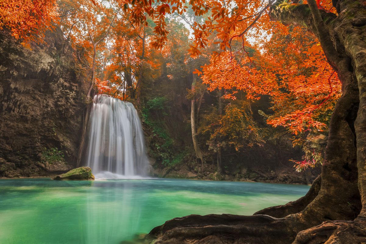 Una delle vasche turchesi delle cascate di Erawan
