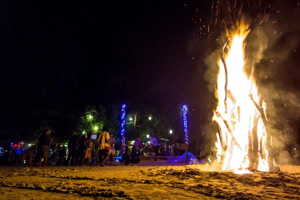 Una serata sulla spiaggia di Ao Yai a Koh Phayam