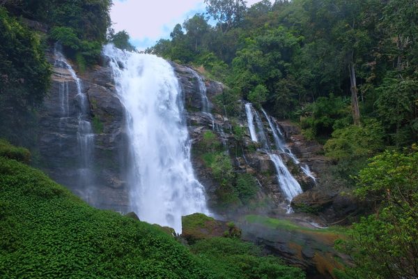 La cascata di Wachirathan sul Doi Inthanon