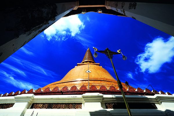 La cupola arancione del Phra Pathom Chedi a Nakhon Pathom