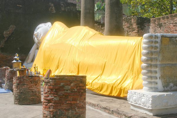 Il Buddha sdraiato del Wat Yai Chai Mongkhon ad Ayutthaya